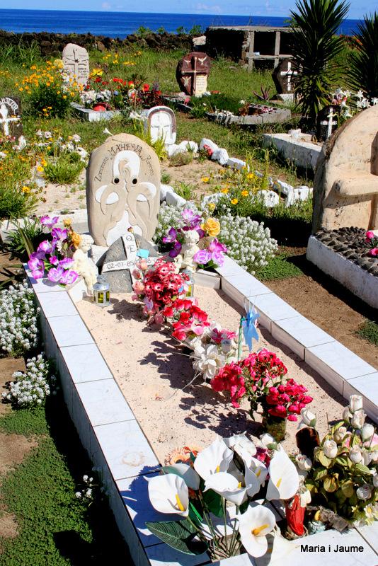 Tomba al cementiri d'Anga Roa